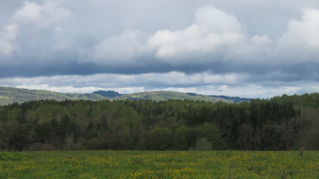 Vue sur de modestes Puys